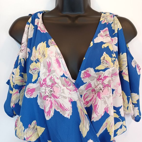 ASTR THE BRAND WMN'S Sz S Floral Cold Sholder V Neck Wrapped Lined Romper Summer - Picture 3 of 11